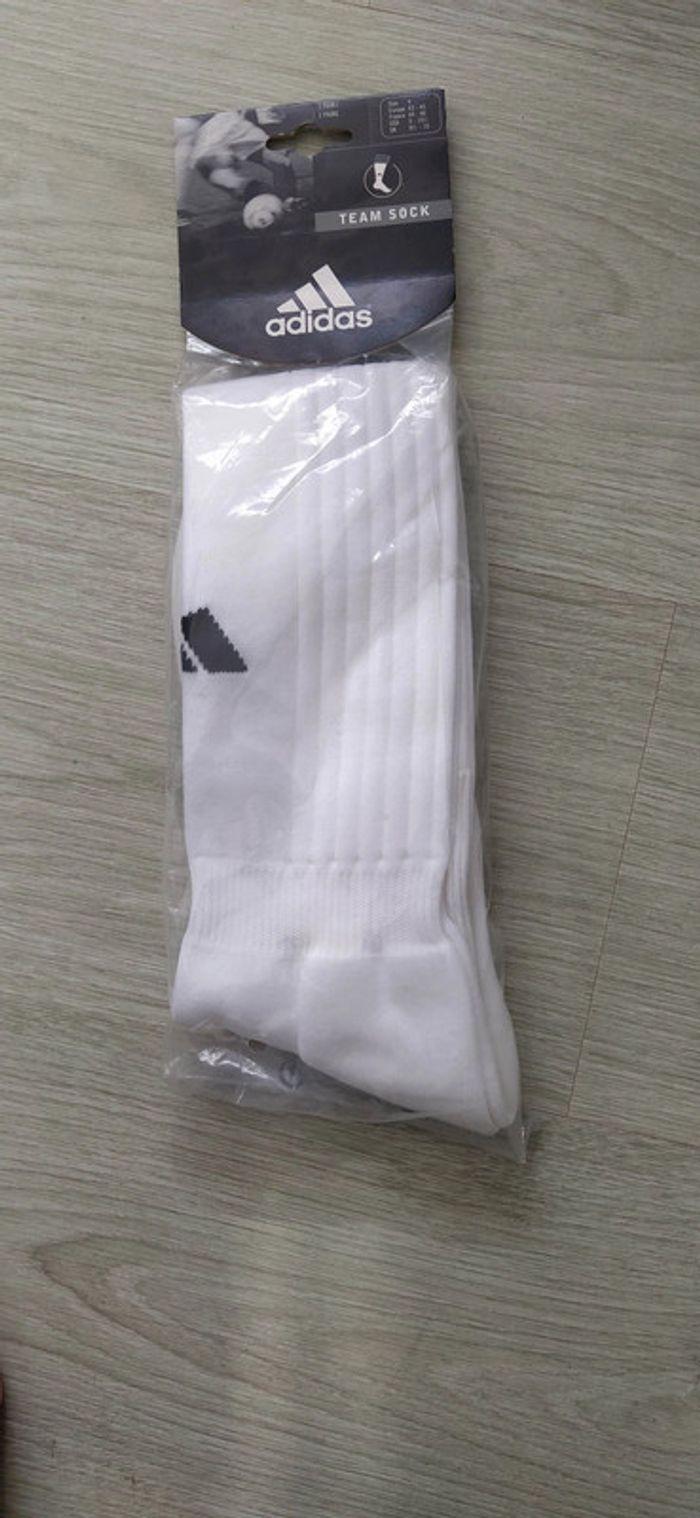 1 paire de chaussettes foot Adidas - photo numéro 1