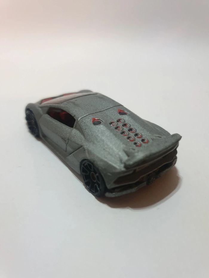 Hot Wheels 2013 Lamborghini Sesto Elemento Grise - 1/64 - photo numéro 10