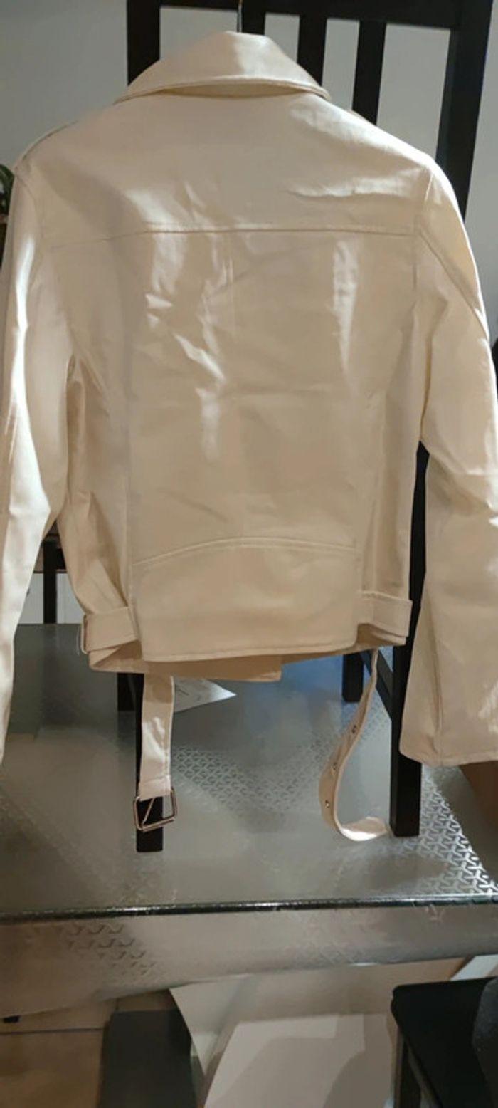 Blouson simili cuir crème neuf 14 ans - photo numéro 2