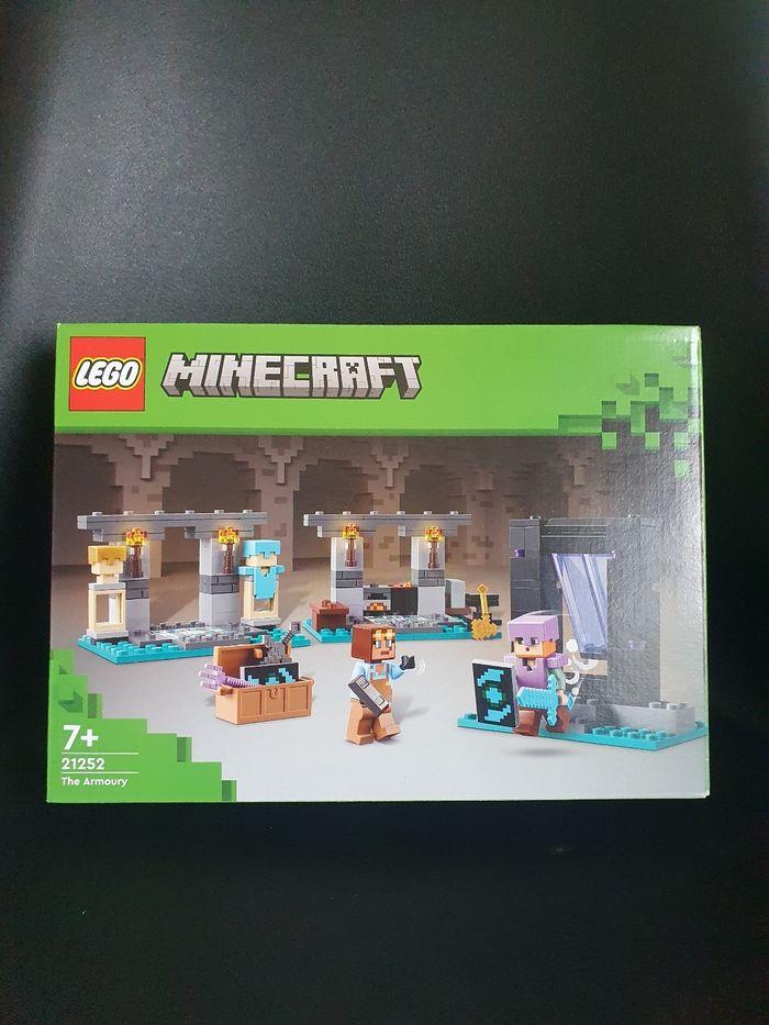 Lego Minecraft 11252 neuf - photo numéro 1