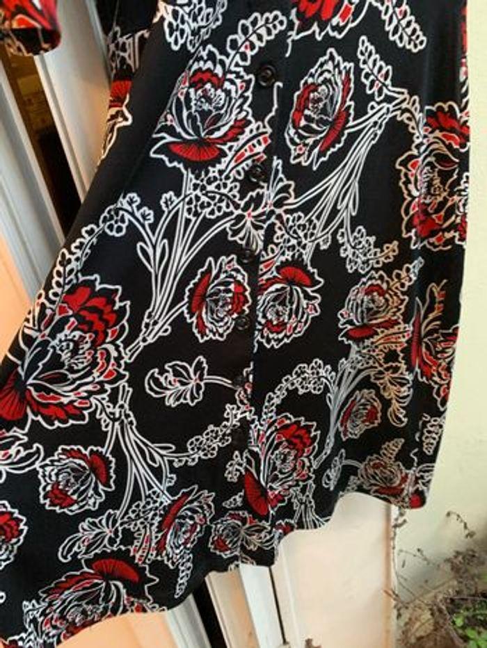 Jolie robe 👗 à motifs florale noire, blanche et rouge de Watchers taille S Vintage - photo numéro 4