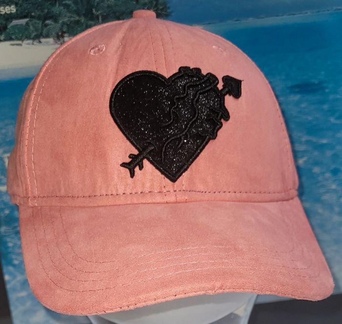 Casquette coeur piqué rose black heart taille unique en excellent état - photo numéro 10