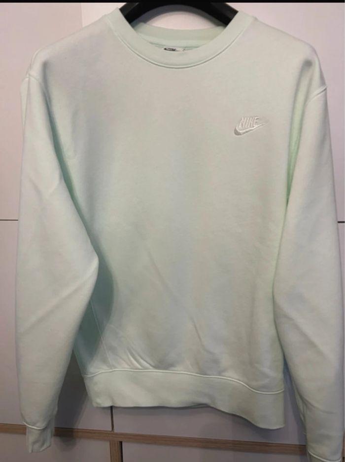 Sweat Nike taille S - photo numéro 1