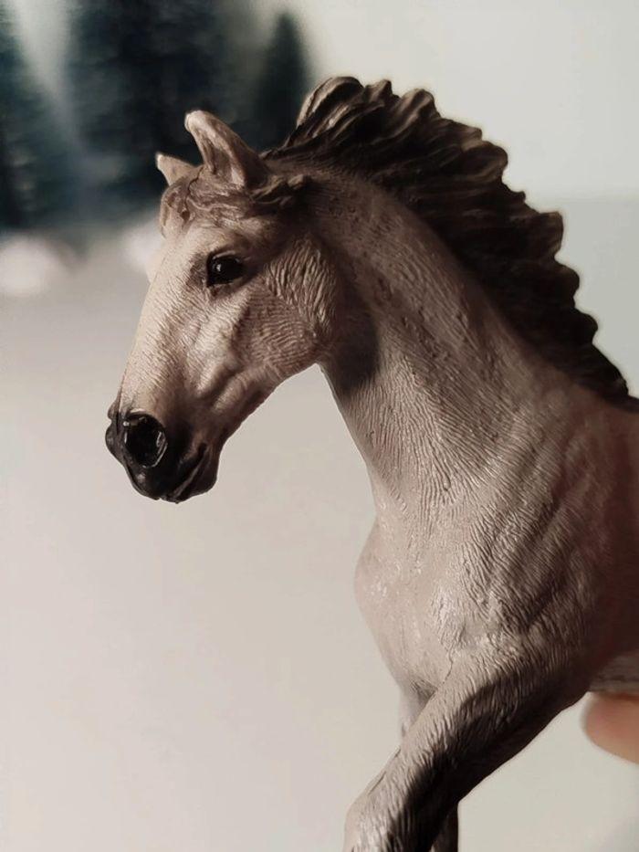 Figurine cheval gris Mustang Schleich - photo numéro 2