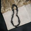 Collier tissu et grosses perles noir