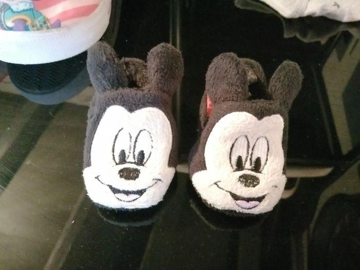 Chaussons mickey 0.3 mois - photo numéro 1