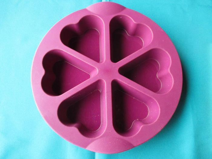 Tupperware Moule silicone 6 coeurs Neuf jamais utilisé + livre démoulez-les et fiche recettes - photo numéro 2