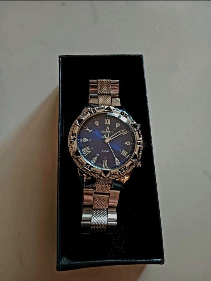 Montre à Quartz Vintage Argentée à Cadran Bleu - photo numéro 4