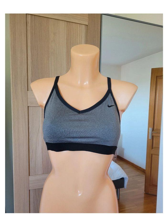 Brassière Nike taille L - photo numéro 3