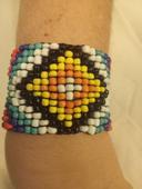 Bracelet avec perles colorées