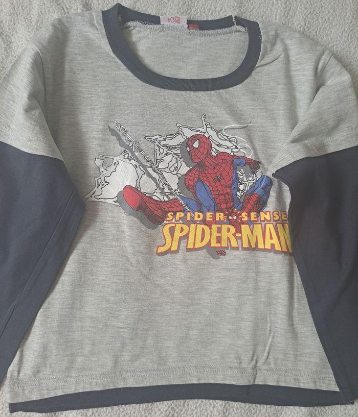 Pull léger "spider-man" - photo numéro 1