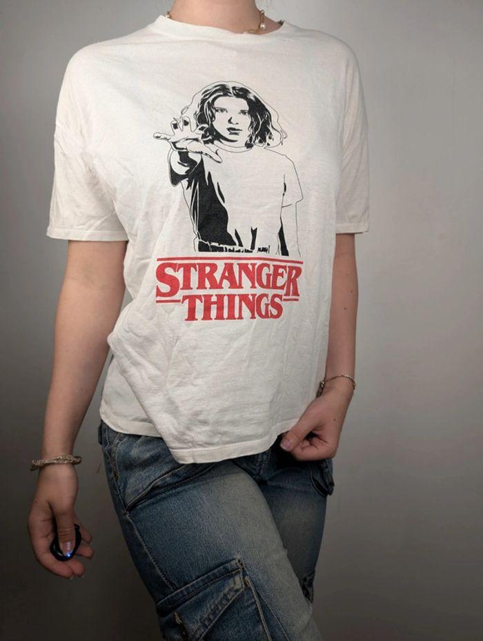 T-shirt long stranger things noir blanc et rouge - photo numéro 1