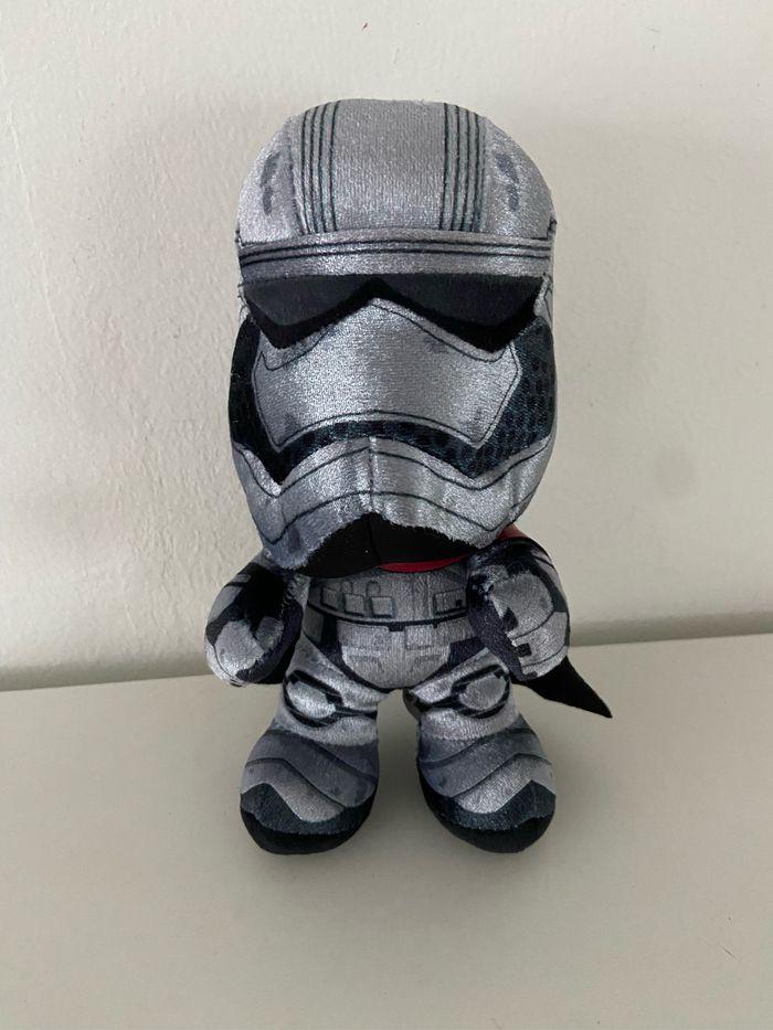 Peluche star wars capitaine Phasma - photo numéro 1