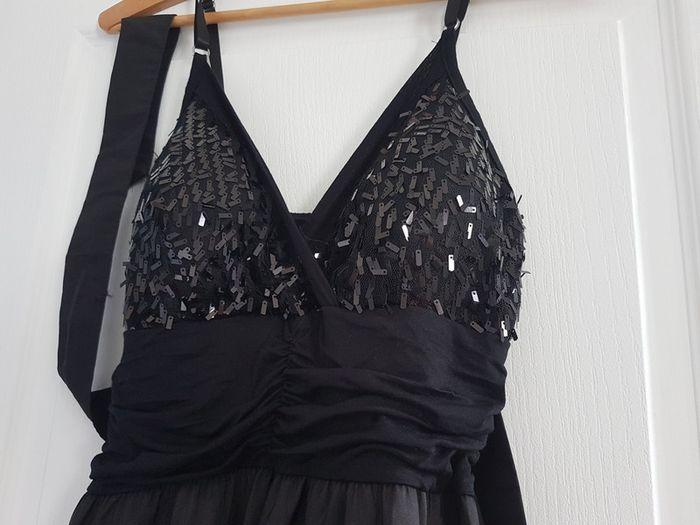 Robe noire taille 36/38 haut sequins - photo numéro 2