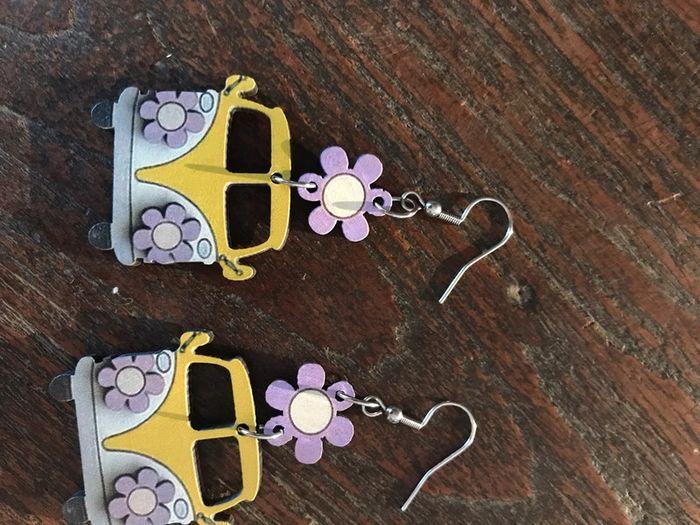 Magnifique paire de boucles d’oreilles bus avec fleurs - photo numéro 4