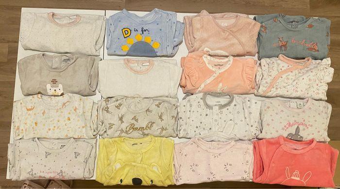 Lot de 21 pyjamas fille 9 mois - photo numéro 1