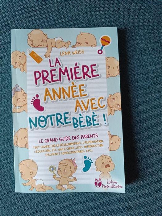 Livre "La première année avec notre bébé" - photo numéro 1