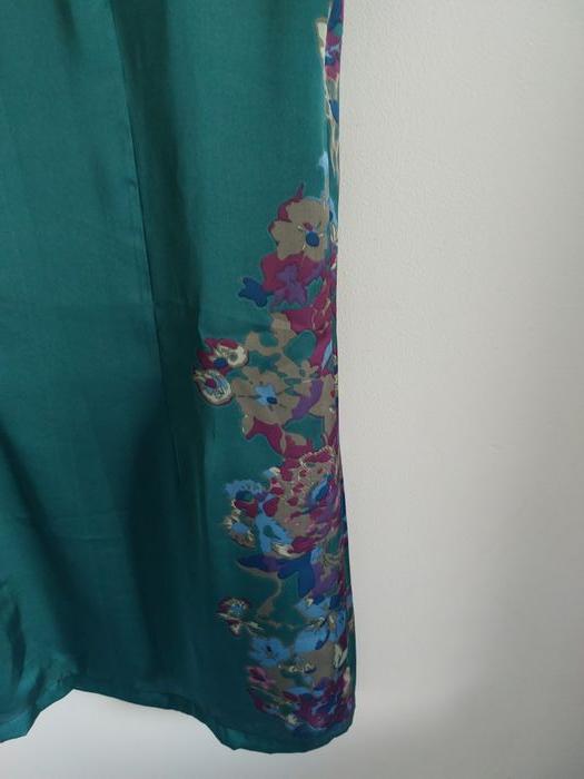 Robe Promod satinée vert foncé à fleurs taille 36 - photo numéro 3