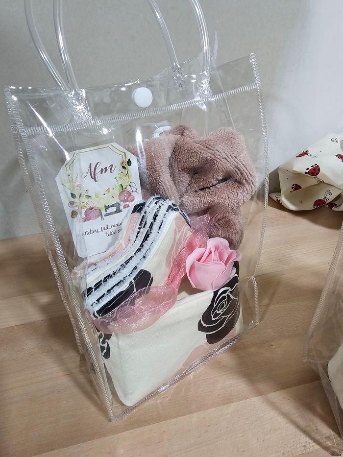 Coffret  lingettes lavable  panier  et fleurs de douche - photo numéro 2