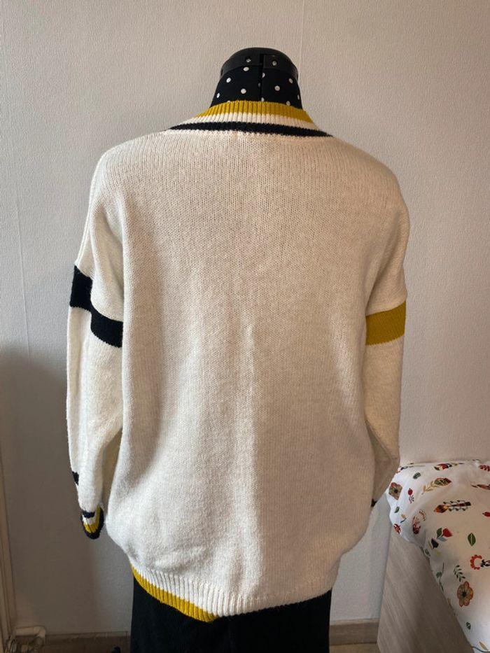 Pull col V tricolore blanc, jaune, noir Kiabi taille L/40 - photo numéro 3