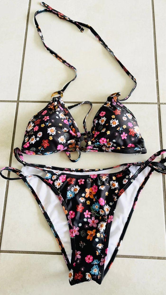 Bikini triangulaire à imprimé floral - photo numéro 1