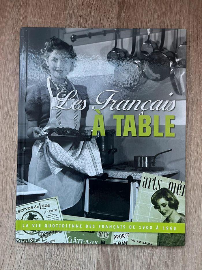 Livre les français à table - photo numéro 1