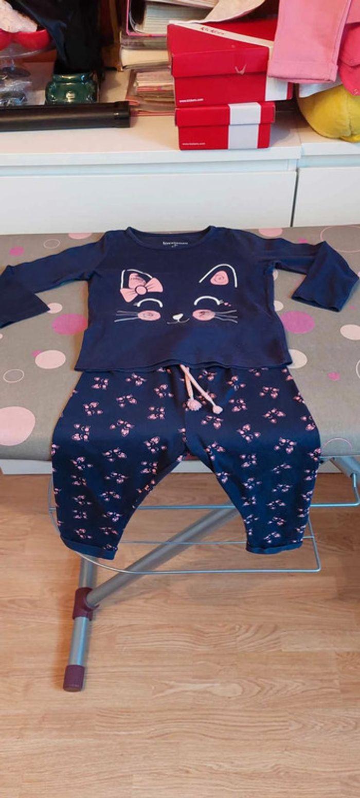 Joli pyjama 2 pièces bébé fille In Extenso 18 mois bleu marine "chat" très bon état - photo numéro 1