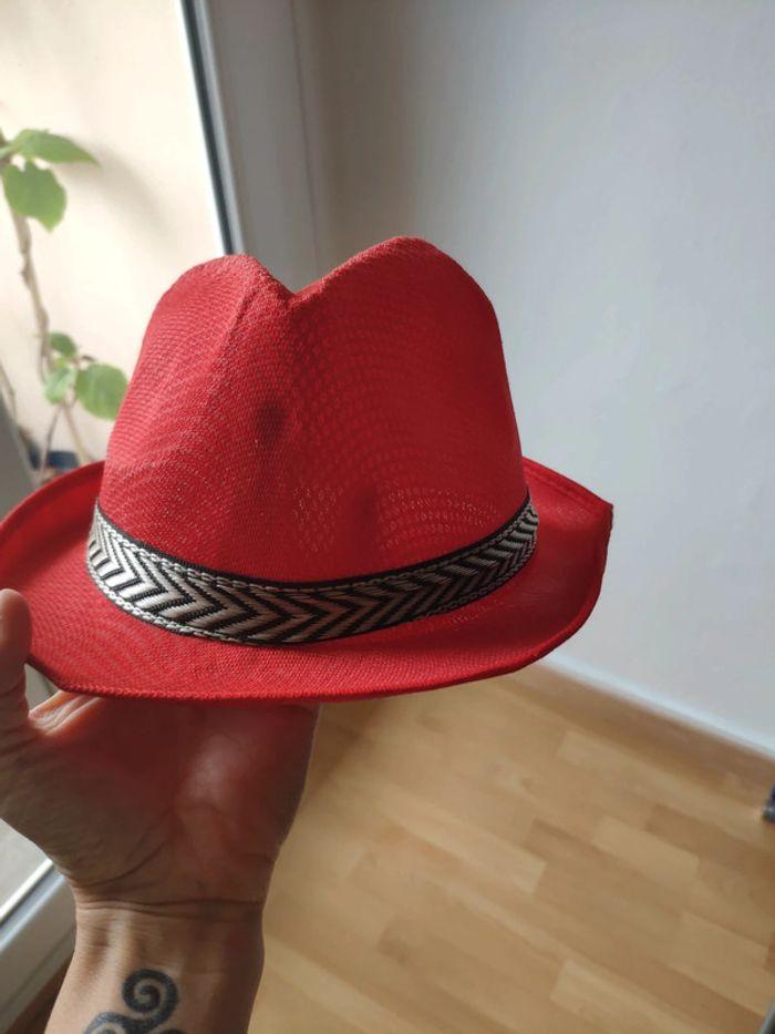 Chapeau rouge - photo numéro 4