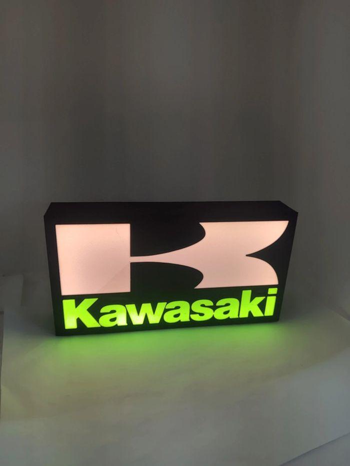 Logo figurine kawasaki led intégré branchements usb - photo numéro 2