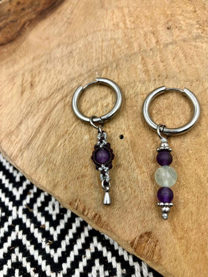 Boucles d’oreilles créoles en macramé avec pierre d’Améthyste et Fluorite - photo numéro 3