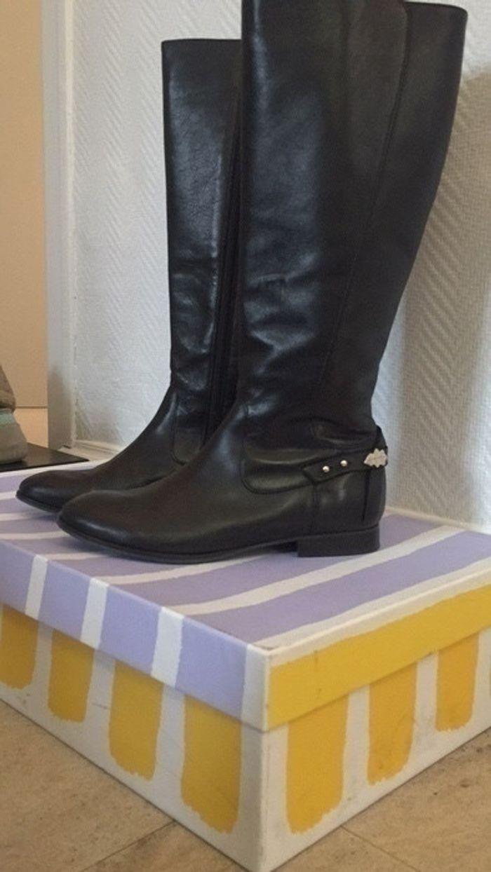 Bottes noires t36 - photo numéro 1