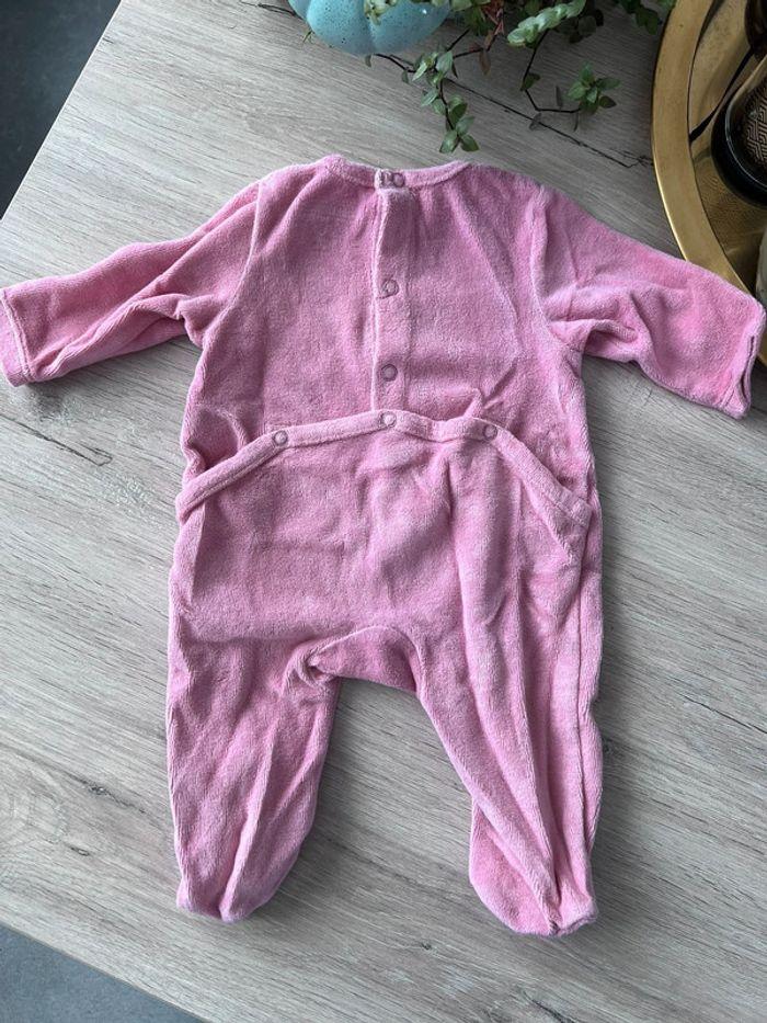 Lot de 2 pyjamas / grenouillères manches longues en velour taille 1 mois - photo numéro 7