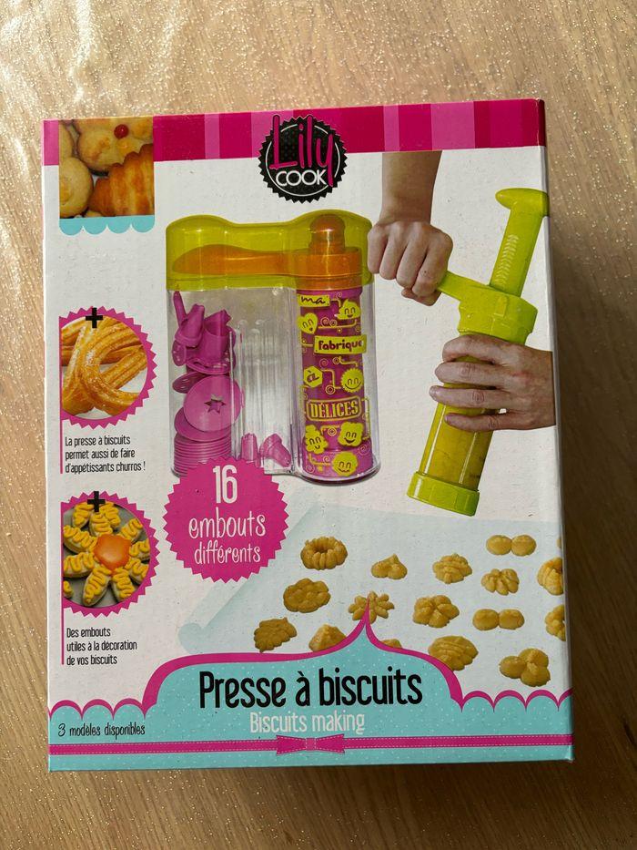 Presse à biscuit - photo numéro 1