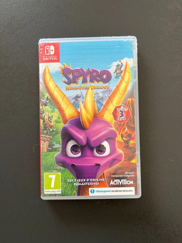 Boîte de jeu Spyro - photo numéro 1