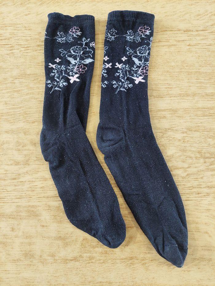 Chaussette 🧦 noire à motif fleur 🌸 pointure 38-41 - photo numéro 1