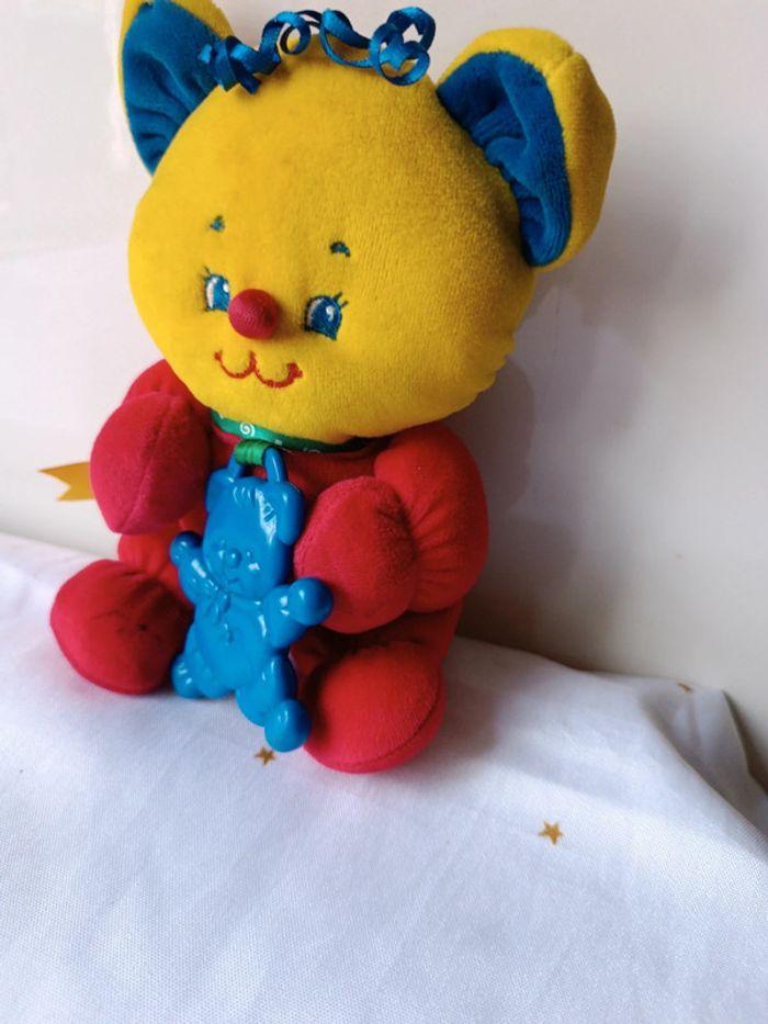 1998 Fisher Price doudou peluche plush ours ourson chat cat multicolore rouge bleu jaune anneau - photo numéro 5