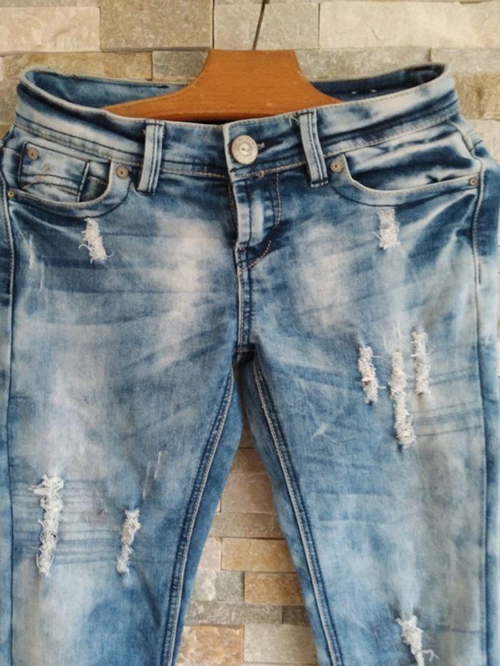 Jeans troué - photo numéro 4