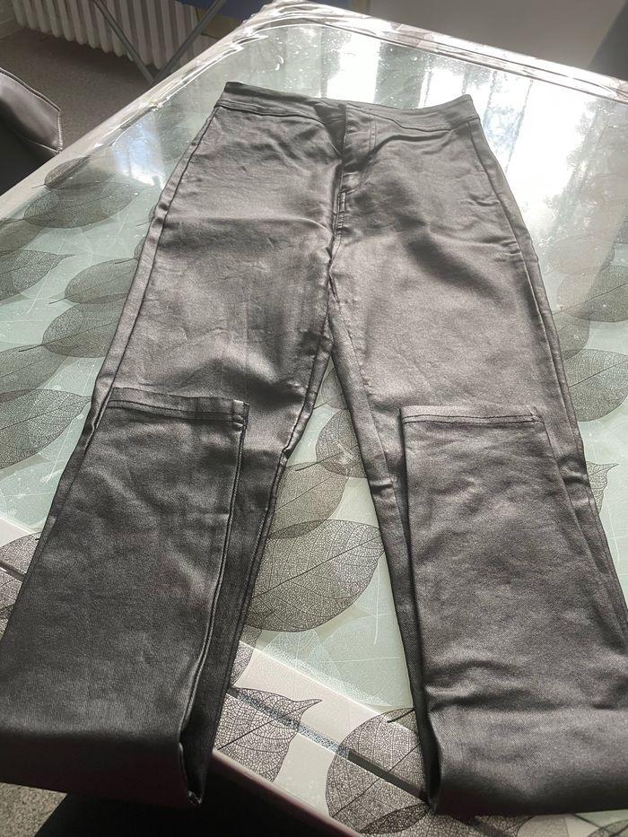 Pantalon en simili cuir - photo numéro 1