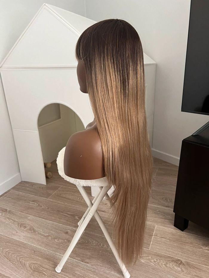 Perruque longue 2 tons blonde et brune lisse avec frange - photo numéro 7