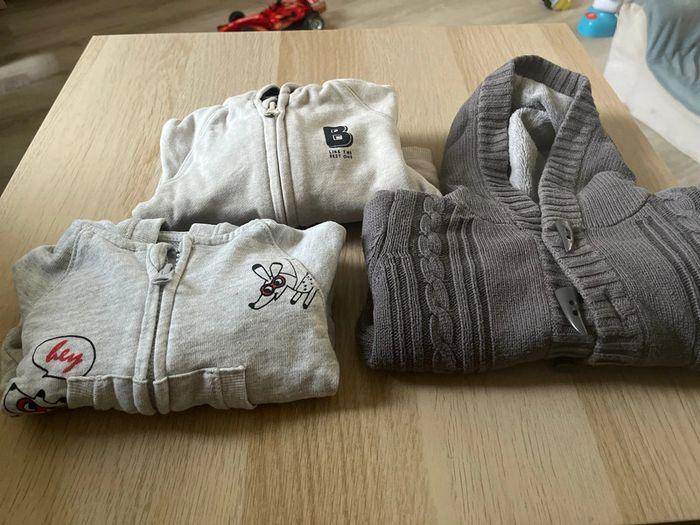 Lot 3 gilets / sweat à capuche bébé garçon 3 mois - photo numéro 1