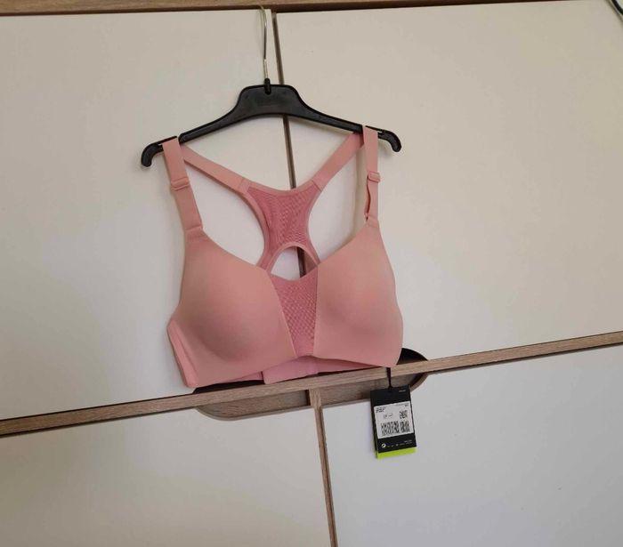 Brassière de sport  Nike rose Rival taille 80c - photo numéro 1