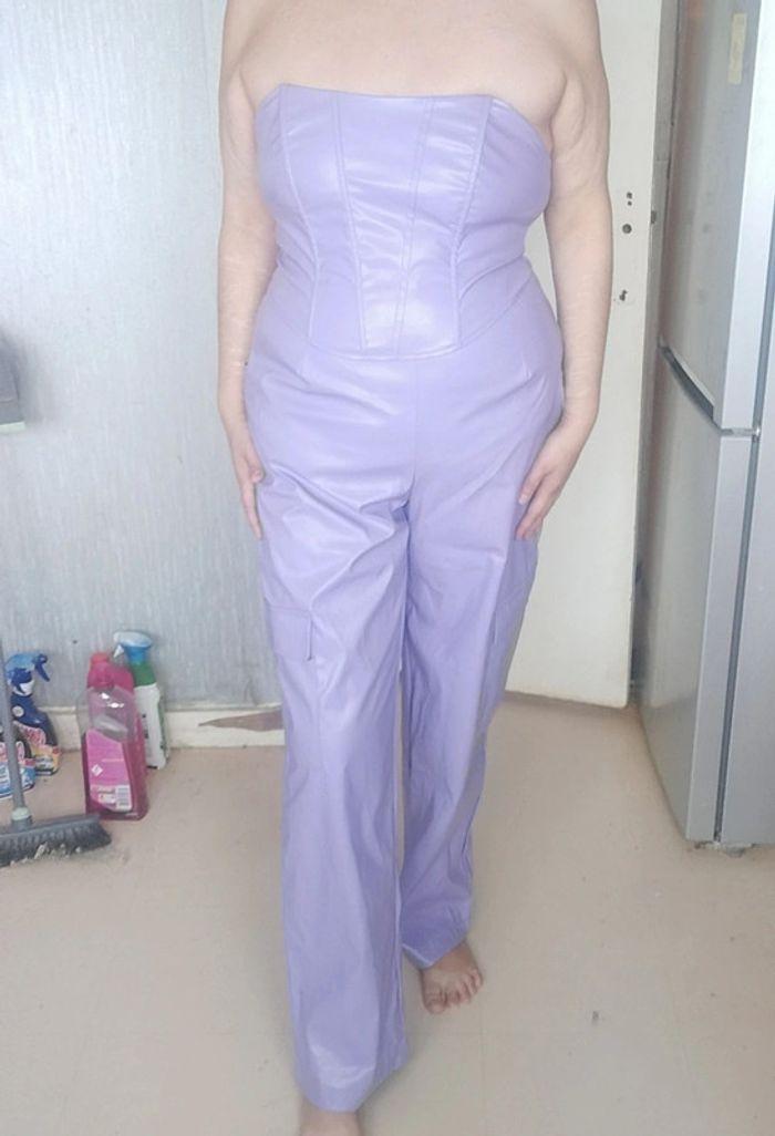 Ensemble en similicuir Lilac, Corset + pantalon cargo Boohoo - photo numéro 2