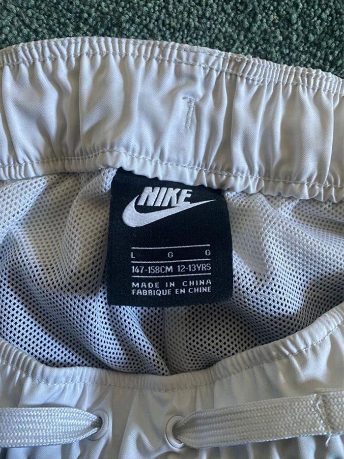 Short Nike bleu, taille L, parfait état - photo numéro 2