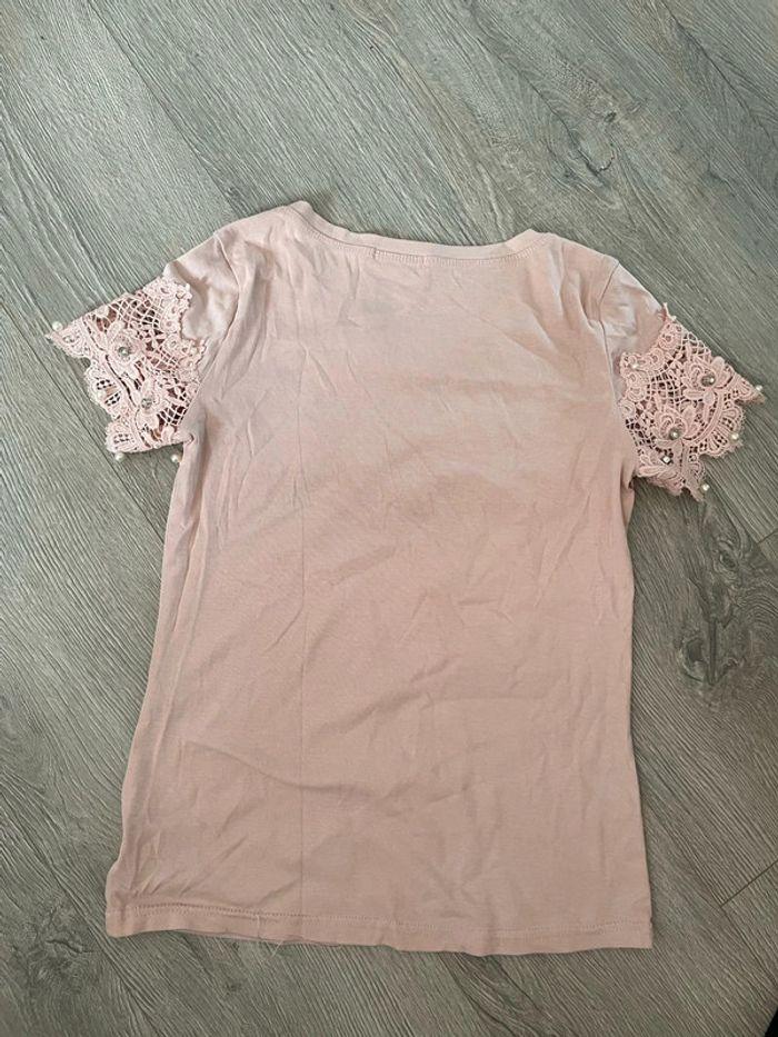 T-shirt à manches courtes rose clair dentelle devant et strass col rond miss Sara taille S - photo numéro 5