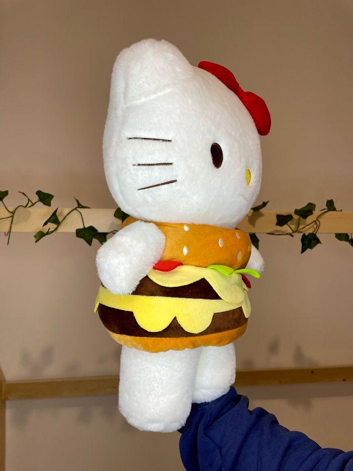 Peluche Hello Kitty déguisement Hamburger - photo numéro 3