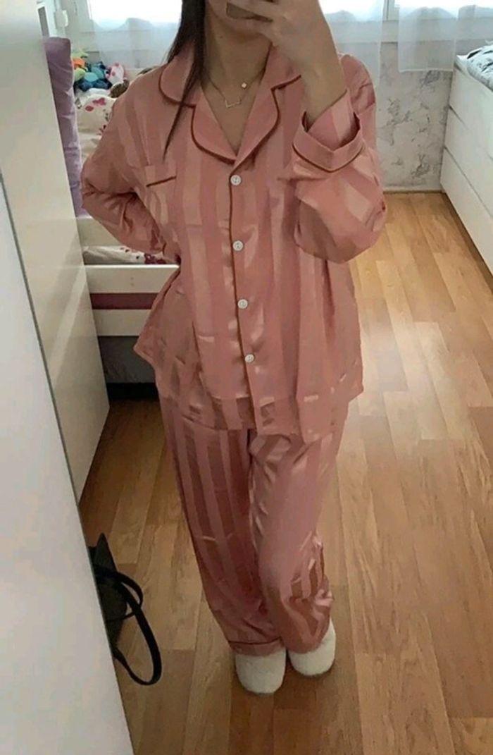 Pyjama en satin femme - photo numéro 2