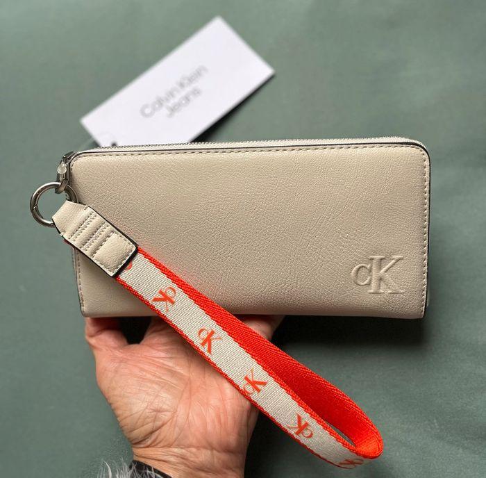 Portefeuille ultralight wristlet Calvin Klein - photo numéro 1