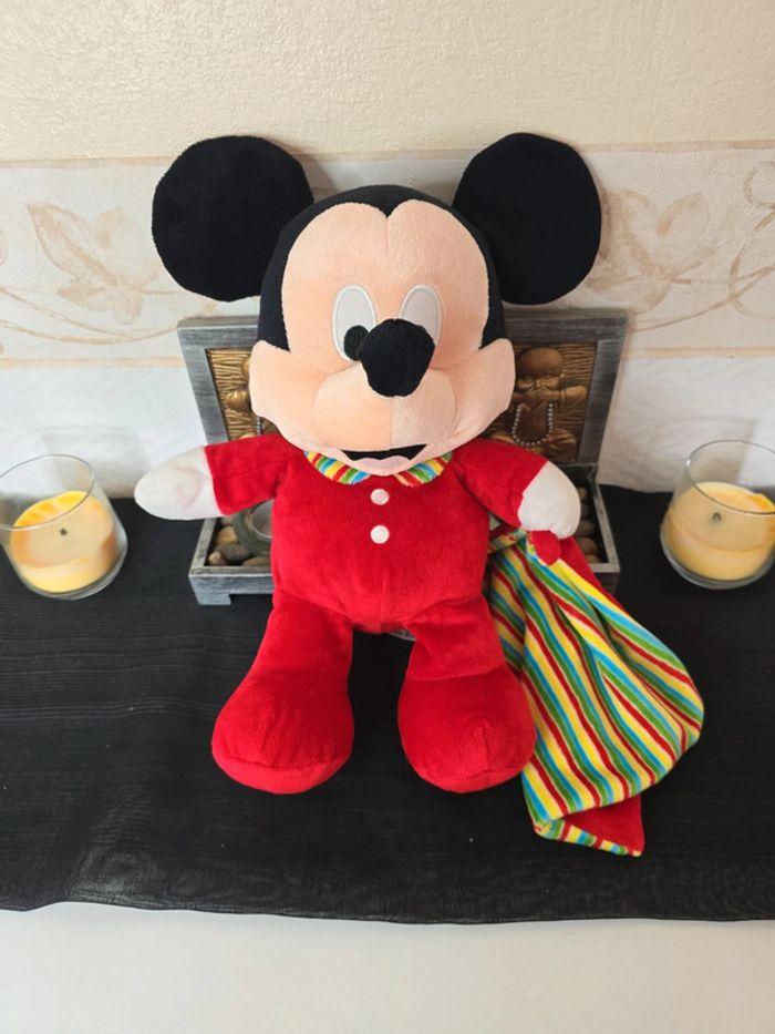 Doudou bébé Mickey rouge avec mouchoir Disney - photo numéro 2