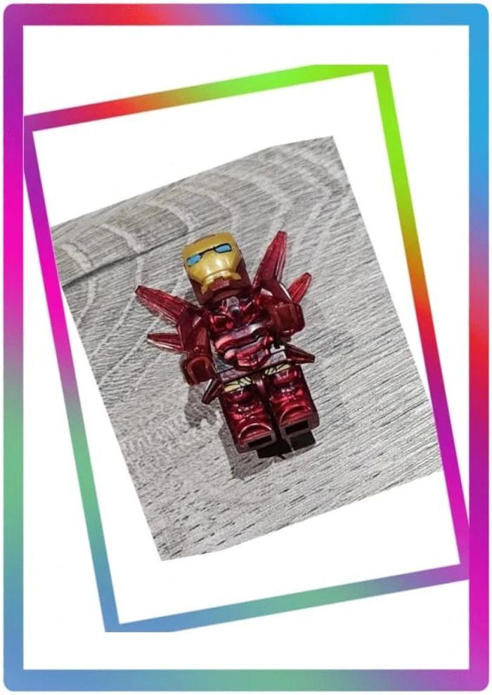 Minifigurine super héros : Iron Man ailé rouge - clear red (compatible Lego) - photo numéro 1