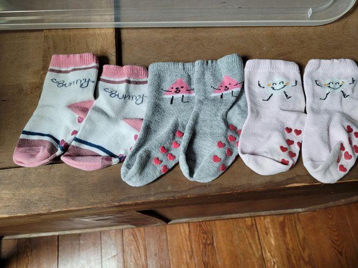 Lot de 3 paires de chaussettes anti derapantes t.19-22 - photo numéro 1